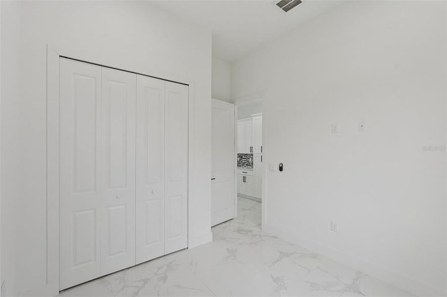 Spacious, unfurnished interior of a new home in , Cape Coral (Image 33).