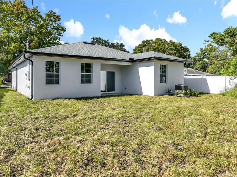 Exterior details and patio area of a home in , Orlando (Image 32).