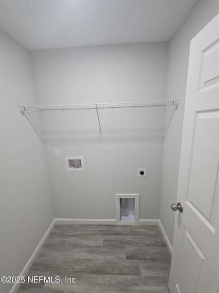 Spacious, unfurnished interior of a new home in , Jacksonville (Image 9).