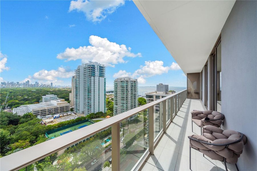 Condo located in Miami, FL showcasing its design and architecture (Image 23).