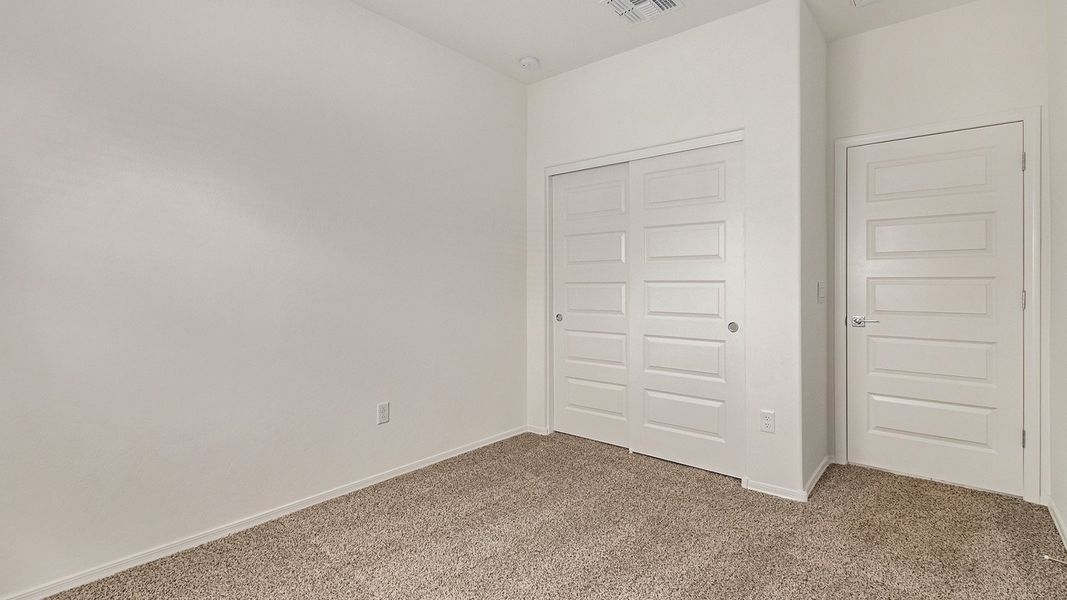 Spacious, unfurnished interior of a new home in Barnett Village, Marana (Image 40).