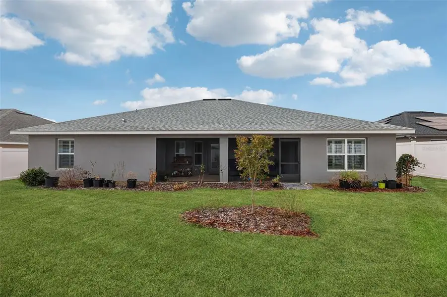 Exterior details and patio area of a home in Oaks at Ocala Crossings, Ocala (Image 3).