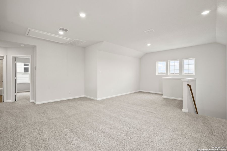 Spacious, unfurnished interior of a new home in Cinco Lakes, San Antonio (Image 16).