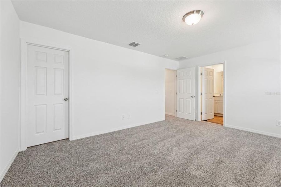 Spacious, unfurnished interior of a new home in The Meadow at Crossprairie Townes, St. Cloud (Image 20).