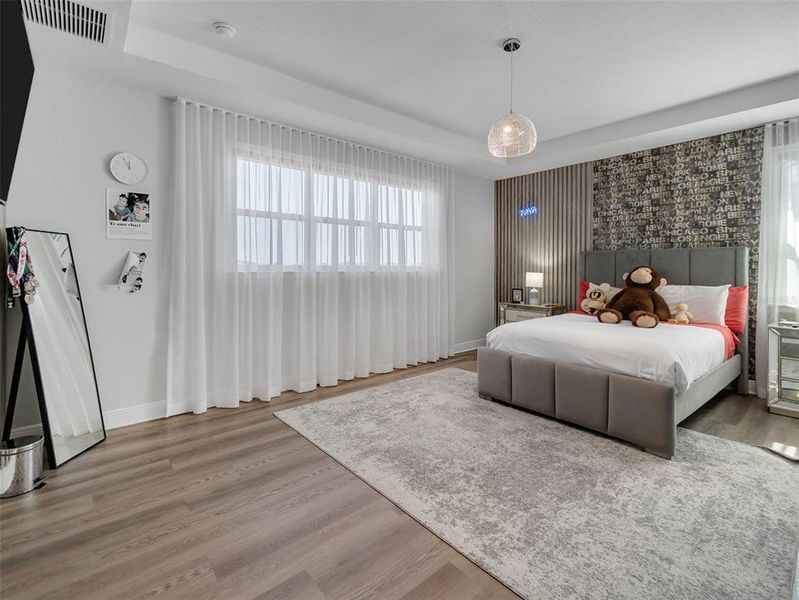 Furnished interior view inside a new home in , Orlando (Image 17).