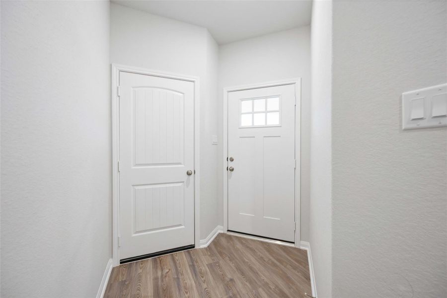 Spacious, unfurnished interior of a new home in Sandrock Station, Houston (Image 10).