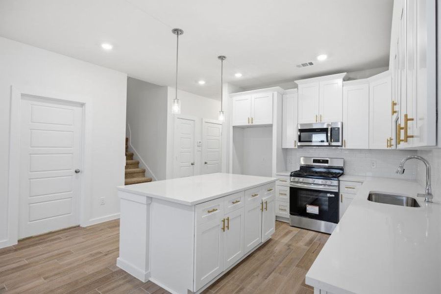 Furnished interior view inside a new home in , Iowa Colony (Image 10).