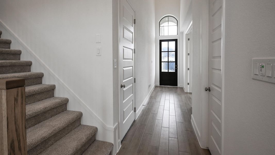 Spacious, unfurnished interior of a new home in 6 Creeks, Kyle (Image 13).