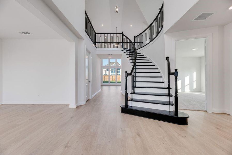 Spacious, unfurnished interior of a new home in Park Trails, Forney (Image 27). Spacious, unfurnished interior of a new home in Park Trails, Forney (Image 27).