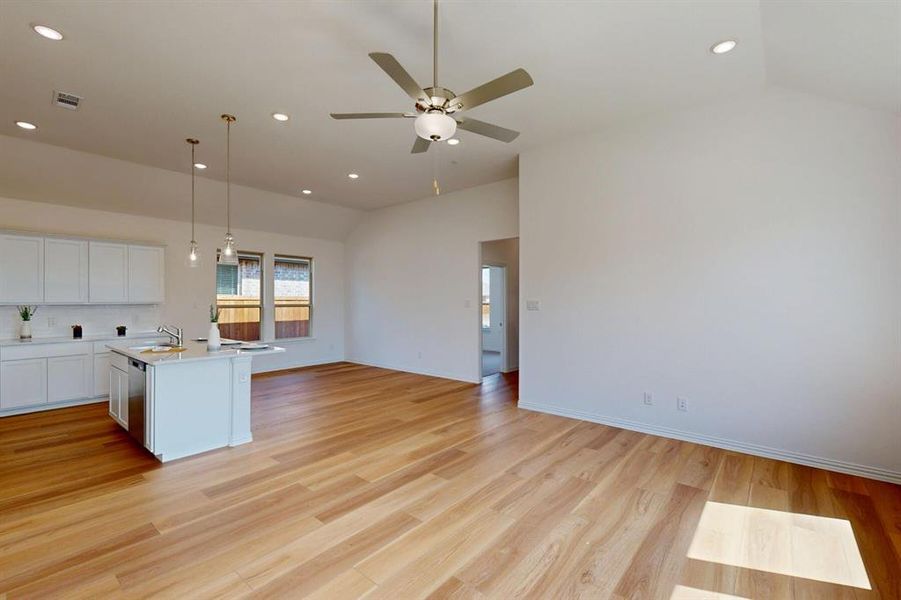 Spacious, unfurnished interior of a new home in Tarrytown, Crowley (Image 35).
