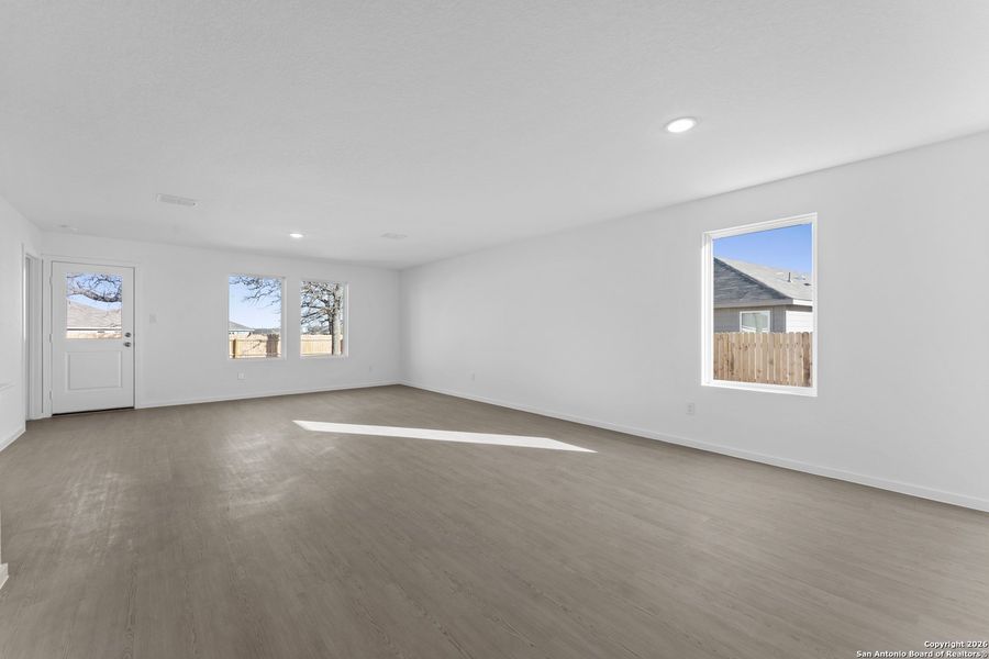 Spacious, unfurnished interior of a new home in Friendship Oaks, Fredericksburg (Image 10).