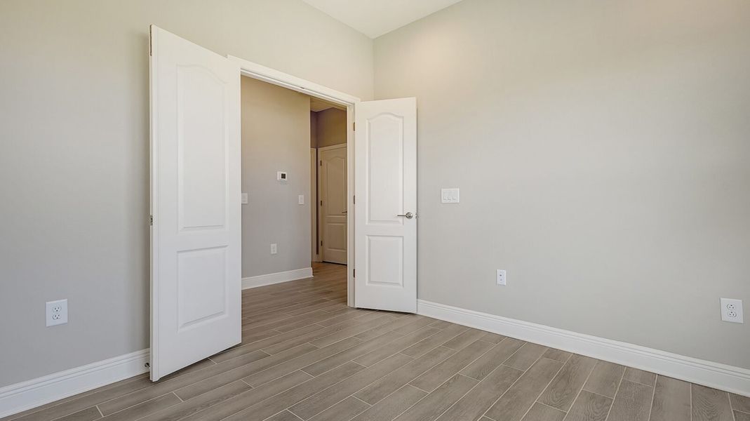 Spacious, unfurnished interior of a new home in Boca Royale Golf and Country Club at Wellen Park, Englewood (Image 28).