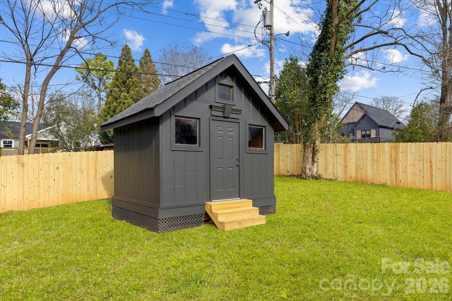 Exterior details and patio area of a home in , Charlotte (Image 29).