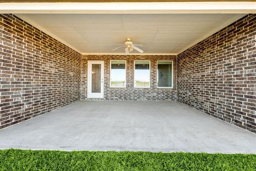 HUGE Covered Patio