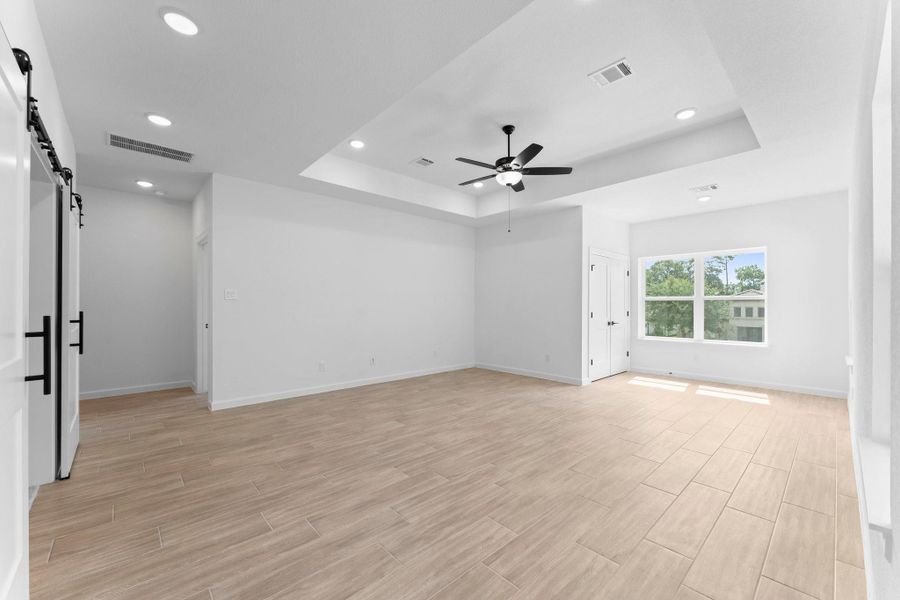 Spacious, unfurnished interior of a new home in , Spring (Image 35).