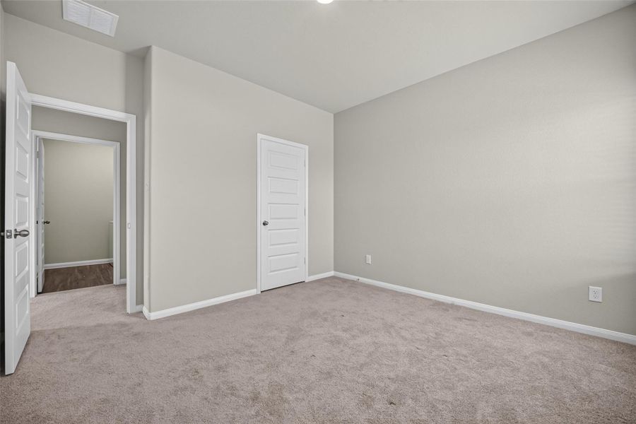 Spacious, unfurnished interior of a new home in Charleston Heights, Rosharon (Image 37).