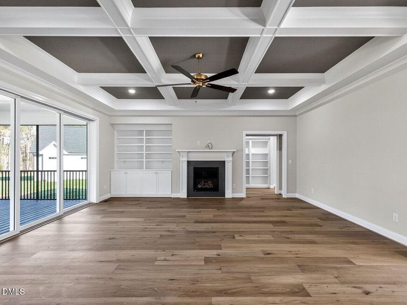 010-1280x960-family-room