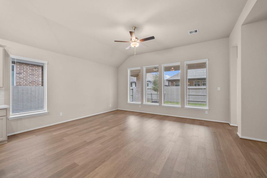 Spacious, unfurnished interior of a new home in Pomona 50' & 55', Manvel (Image 19).