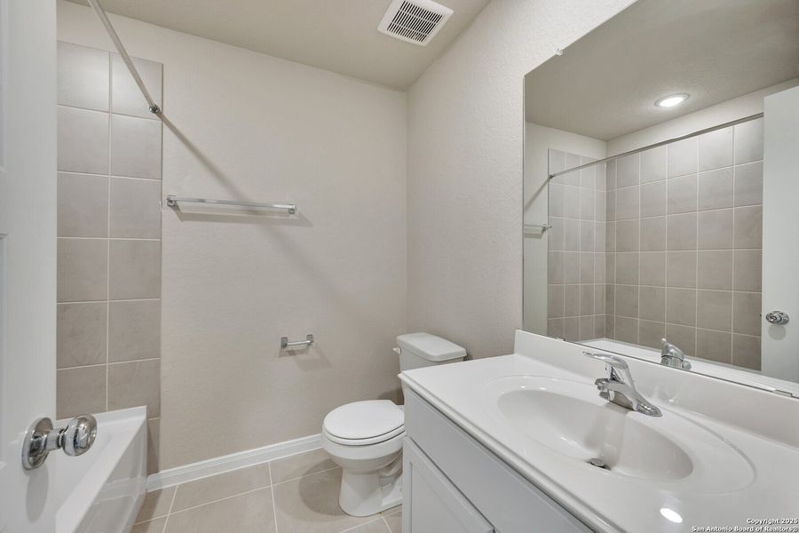 Furnished interior view inside a new home in Greenspoint Heights, Seguin (Image 4). Furnished interior view inside a new home in Greenspoint Heights, Seguin (Image 4).