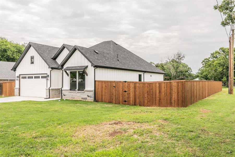 Exterior details and patio area of a home in , Boyd (Image 4). Exterior details and patio area of a home in , Boyd (Image 4).