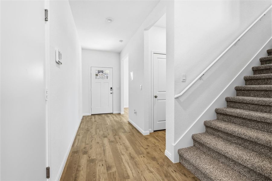 Spacious, unfurnished interior of a new home in Rosenbusch Ranch, Leander (Image 22).