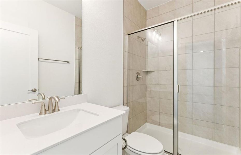 Spacious secondary bathroom