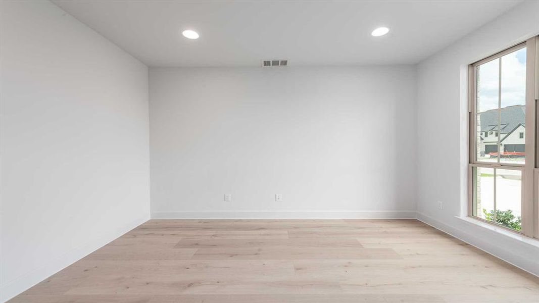 Spacious, unfurnished interior of a new home in Somerset Park 80', Rockwall (Image 19). Spacious, unfurnished interior of a new home in Somerset Park 80', Rockwall (Image 19).