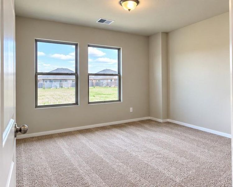Spacious, unfurnished interior of a new home in River Ranch Trails, Dayton (Image 16).