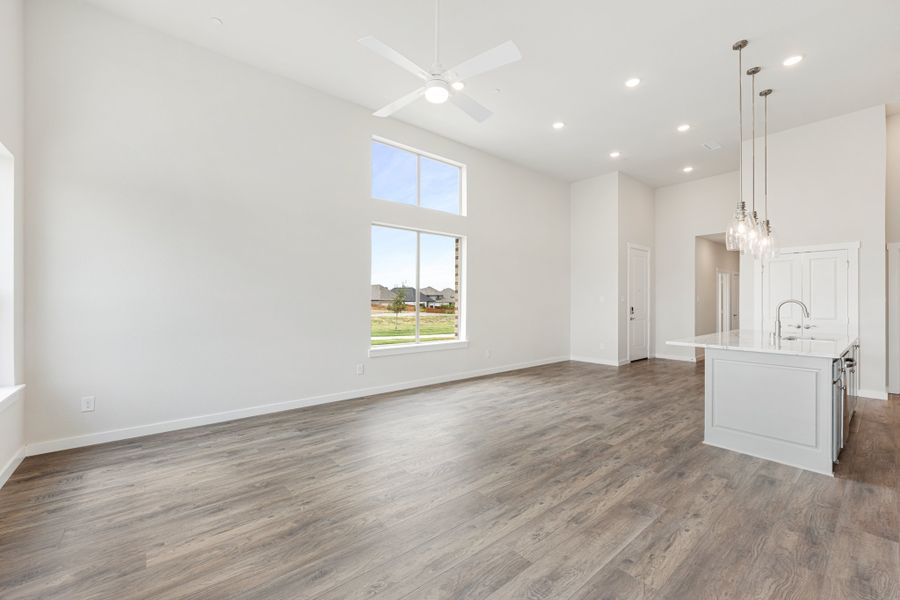 Spacious, unfurnished interior of a new home in Cottonwood Creek, Rowlett (Image 38).