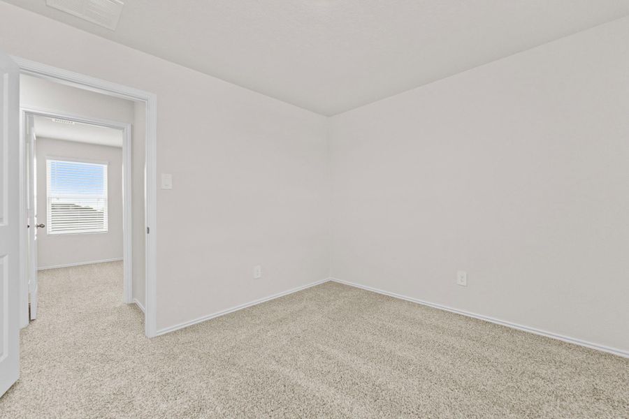 Spacious, unfurnished interior of a new home in , Maxwell (Image 23).