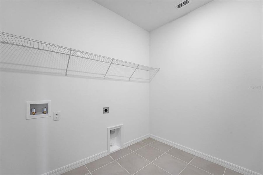 Spacious, unfurnished interior of a new home in Tuscan Hills, Dade City (Image 26).