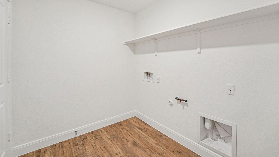 Spacious, unfurnished interior of a new home in Railhead, Cedar Creek (Image 30).