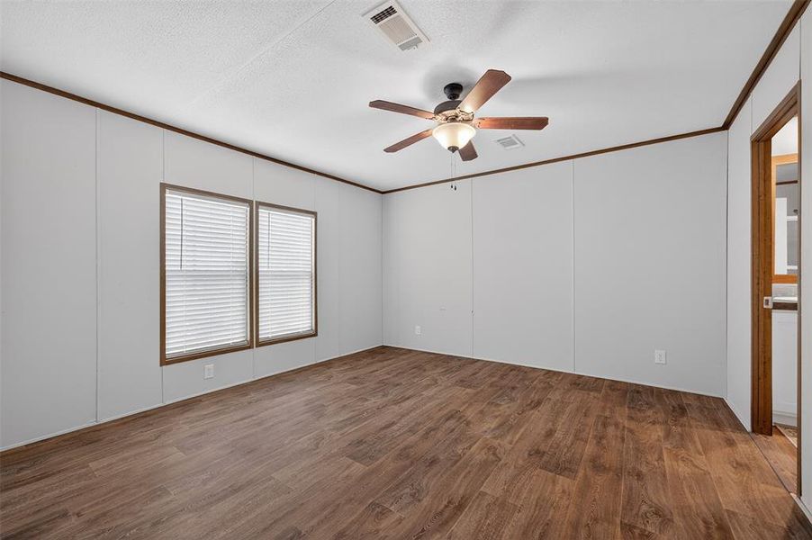 Spacious, unfurnished interior of a new home in , Kaufman (Image 15).