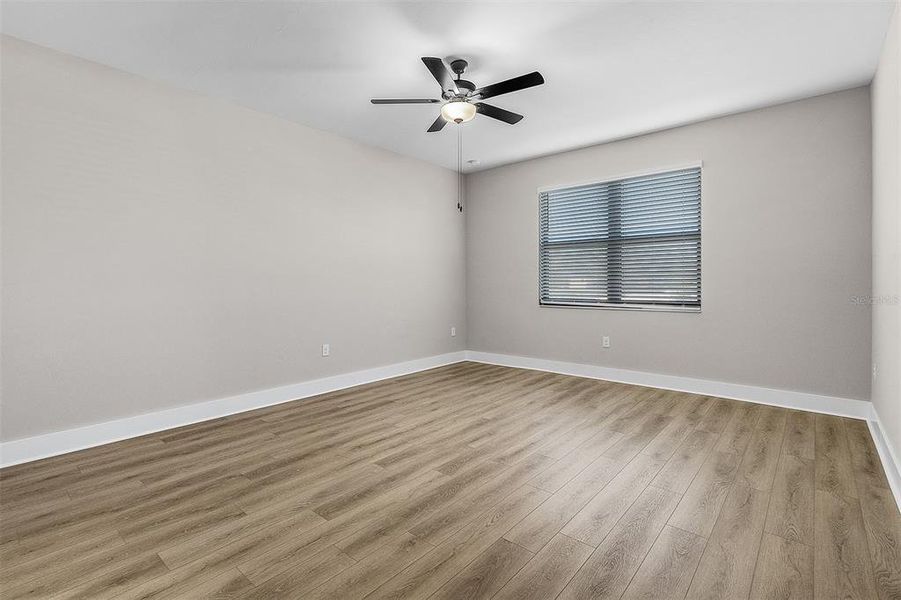 Spacious, unfurnished interior of a new home in , Port Charlotte (Image 16).