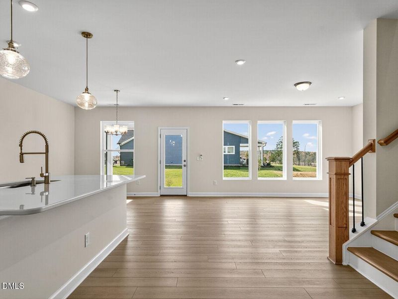 008-1280x960-family-room