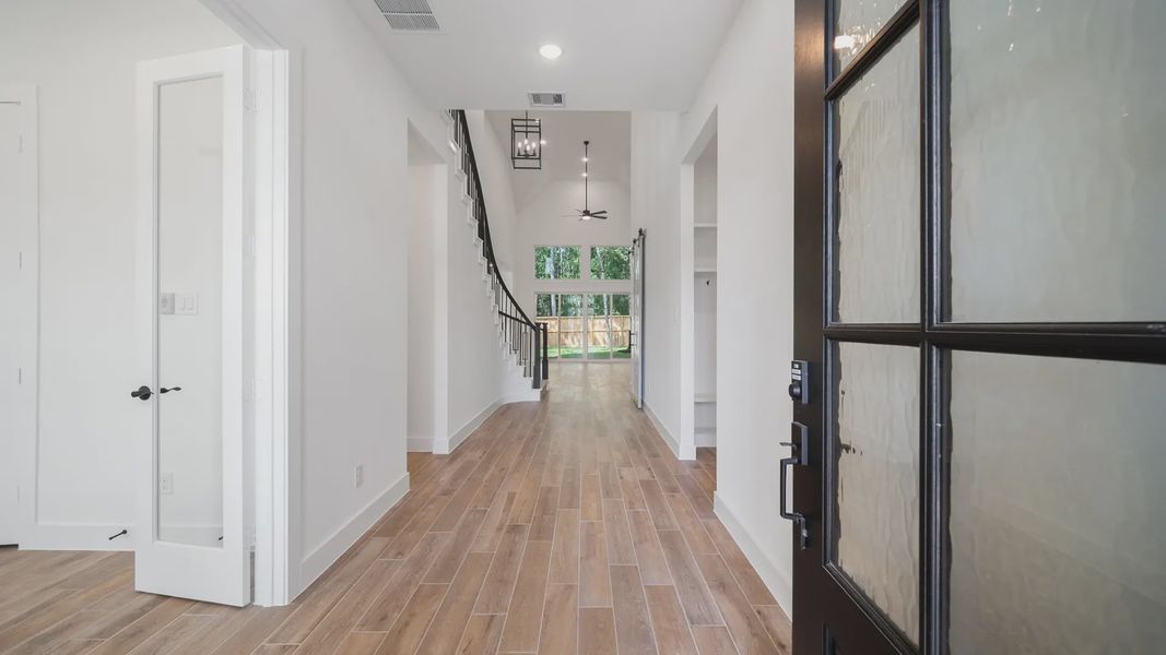 Representative unfurnished interior of a home built from the Waterloo by Chesmar Homes in Attwater 65's, Waller (Image 16).