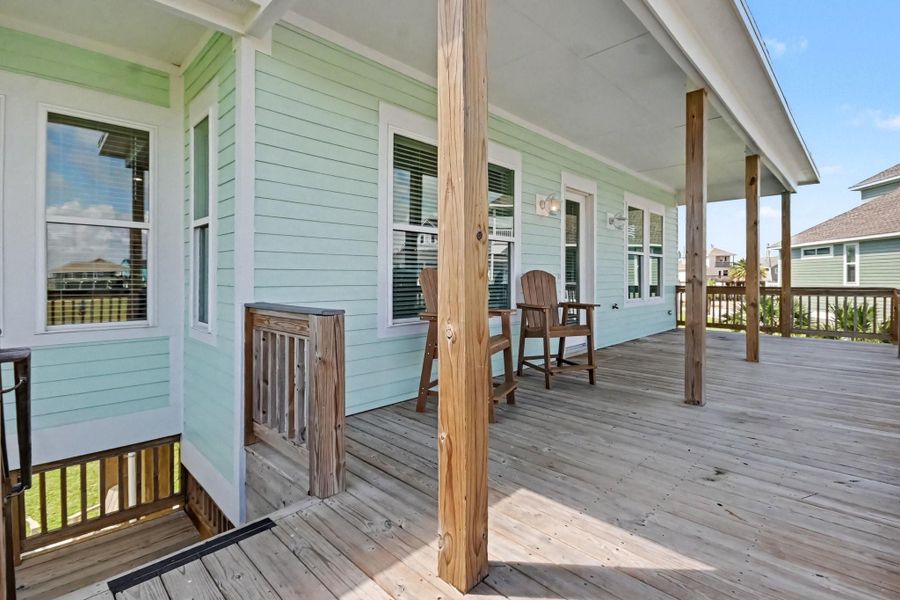 Exterior details and patio area of a home in , Galveston (Image 3).