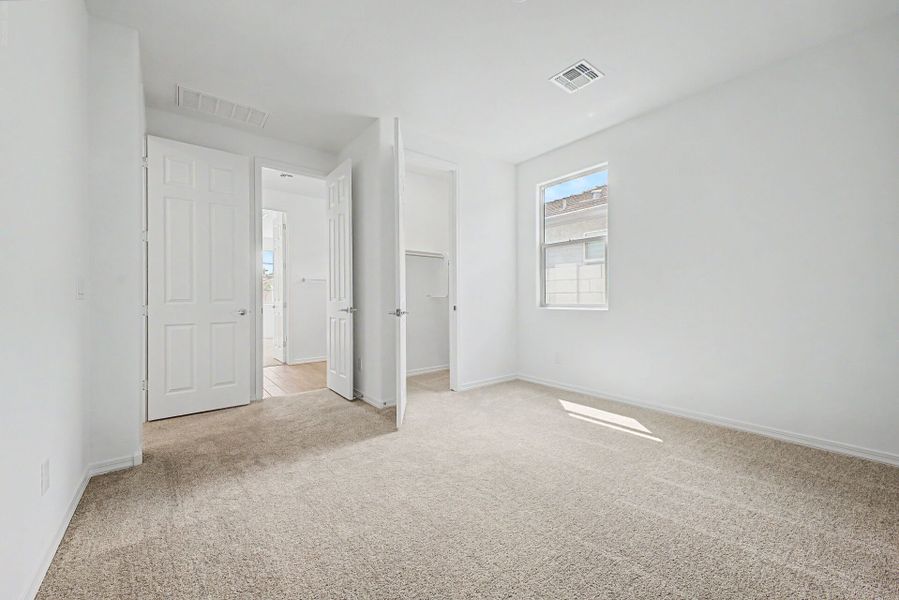 Spacious, unfurnished interior of a new home in Landmarke, San Tan Valley (Image 13).