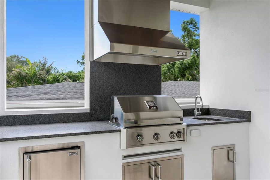 Exterior details and patio area of a home in , Tampa (Image 45).