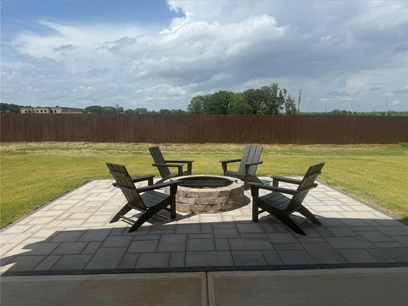Exterior details and patio area of a home in Creekside at Skelton, Jefferson (Image 23).