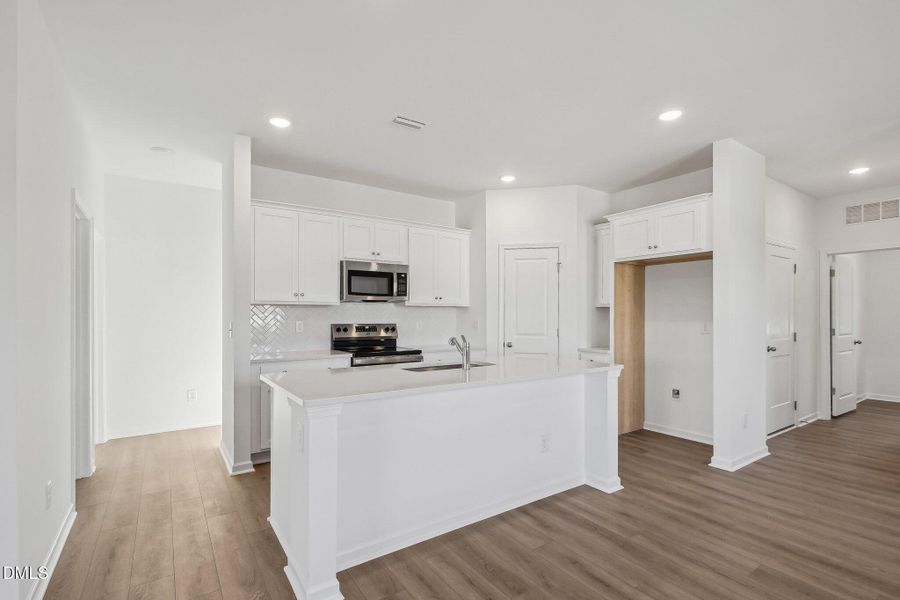 11-web-or-mls-Galloway Dr-011