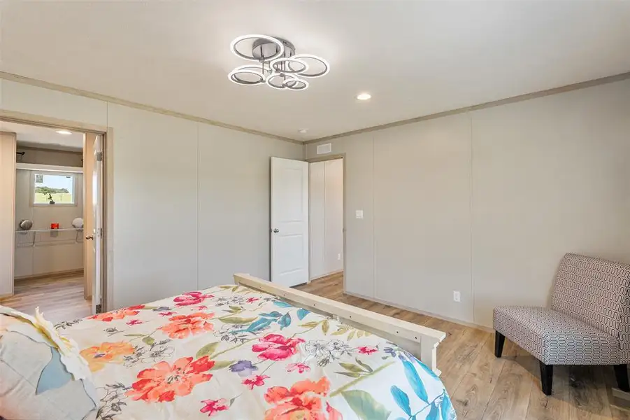 Furnished interior view inside a new home in , Corsicana (Image 7).