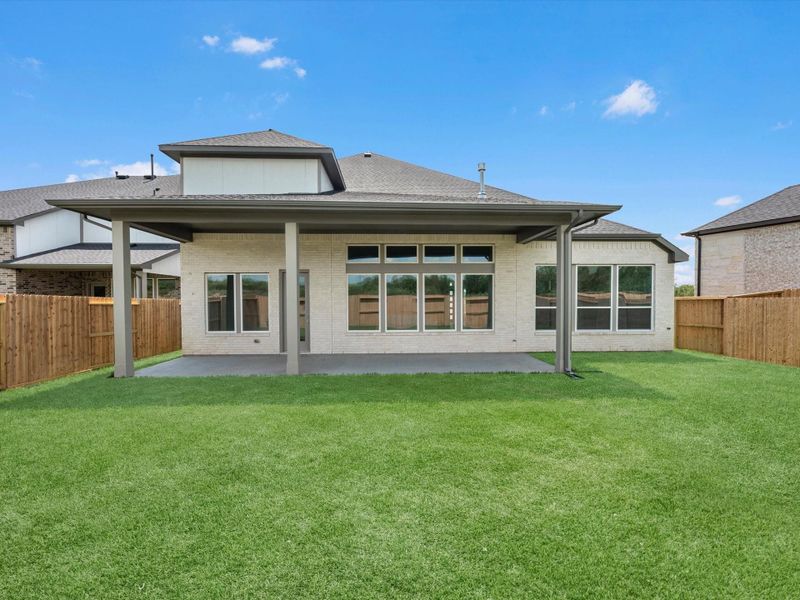 Exterior details and patio area of a home in Sienna 60’, Missouri City (Image 4).