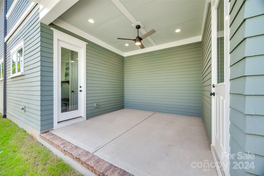 Side Porch with Breezeway to Garage