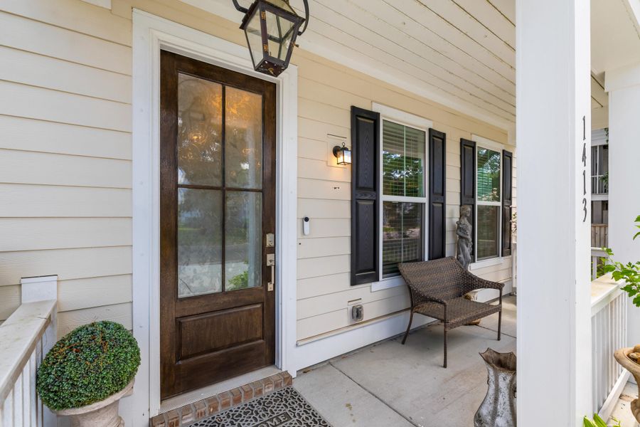 Exterior details and patio area of a home in Oak Bluff, Charleston (Image 4).