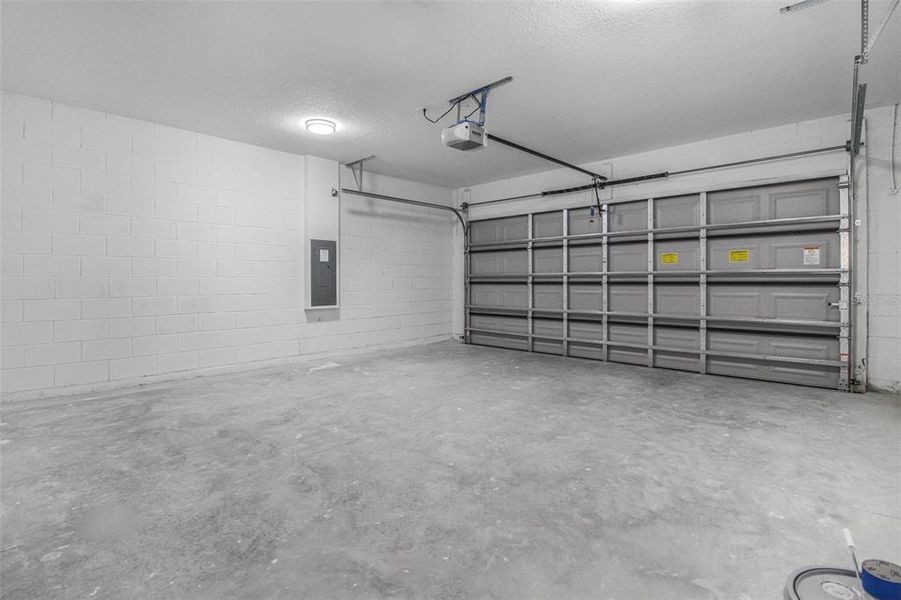 Spacious, unfurnished interior of a new home in , Deland (Image 13).