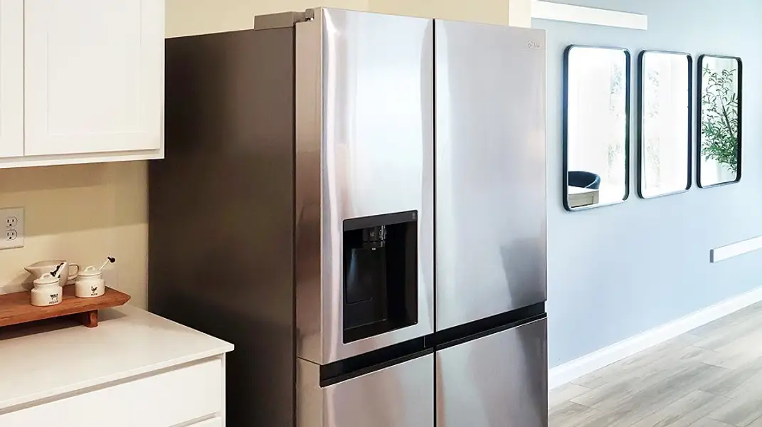 Pic EI Frigidaire Fridge 2of2 7 31 25