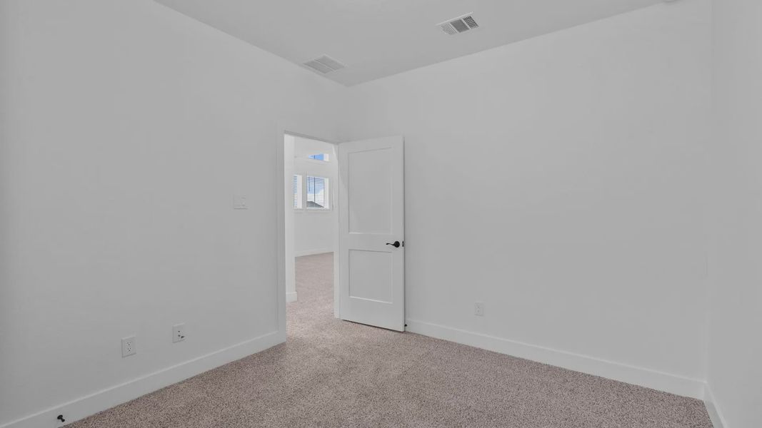 Spacious, unfurnished interior of a new home in Wildrye 45', Waller (Image 21).