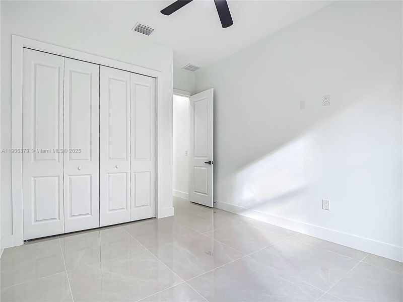 Spacious, unfurnished interior of a new home in , Lehigh Acres (Image 17).