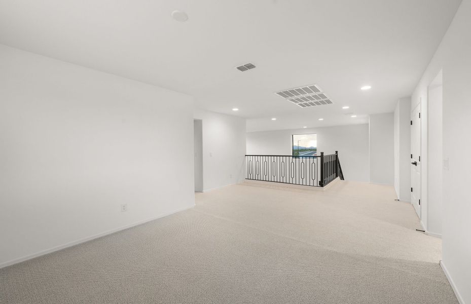 Spacious, unfurnished interior of a new home in Parkside at Anthem at Merrill Ranch, Florence (Image 27).